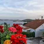 Kn House With Two Near Sea Rogoznica (Sibenik-Knin)