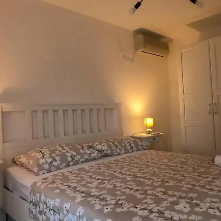 Kn House With Two Near Sea Rogoznica (Sibenik-Knin)