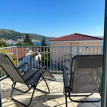 Kn House With Two Near Sea *