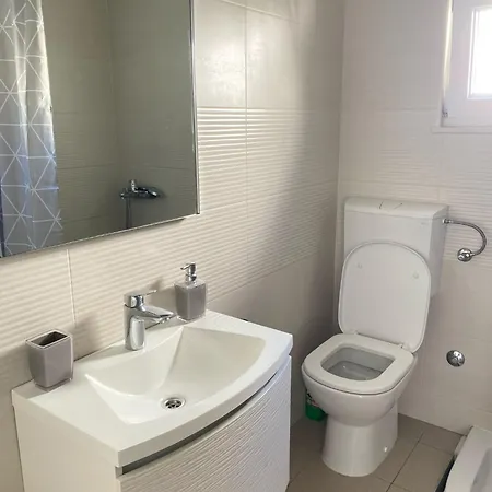 Kn House With Two Near Sea *