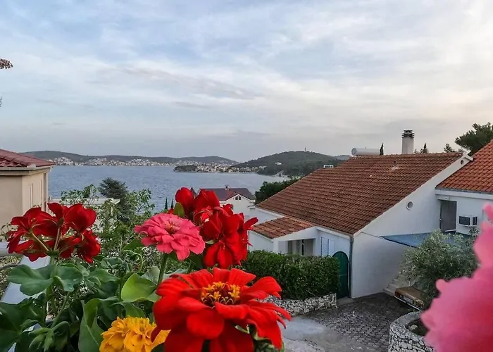 Kn House With Two Near Sea Rogoznica (Sibenik-Knin)
