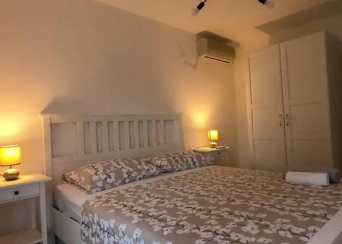 Kn House With Two Near Sea Rogoznica (Sibenik-Knin)