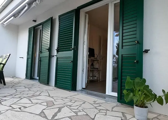 Kn House With Two Near Sea Vikendica Rogoznica (Sibenik-Knin)