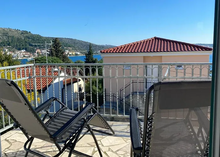 Kn House With Two Near Sea *