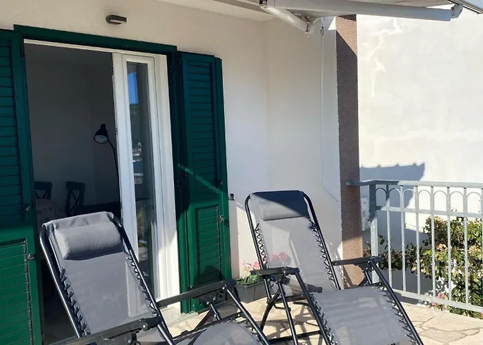 Kn House With Two Near Sea Vikendica