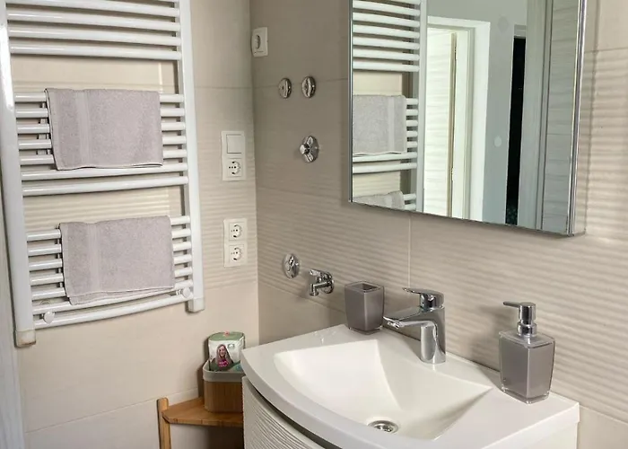 Vikendica Kn House With Two Near Sea *