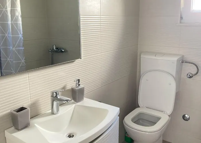 Kn House With Two Near Sea *