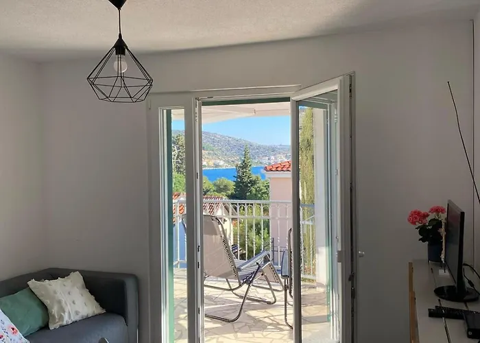 Kn House With Two Near Sea Rogoznica (Sibenik-Knin)