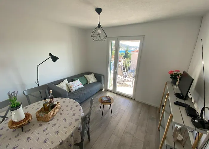 Kn House With Two Near Sea * Rogoznica (Sibenik-Knin)